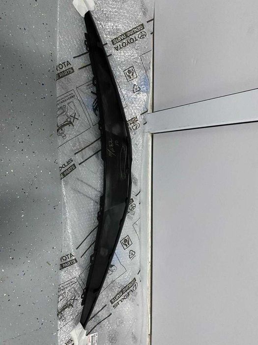 Накладка вверх бампера Камри 75