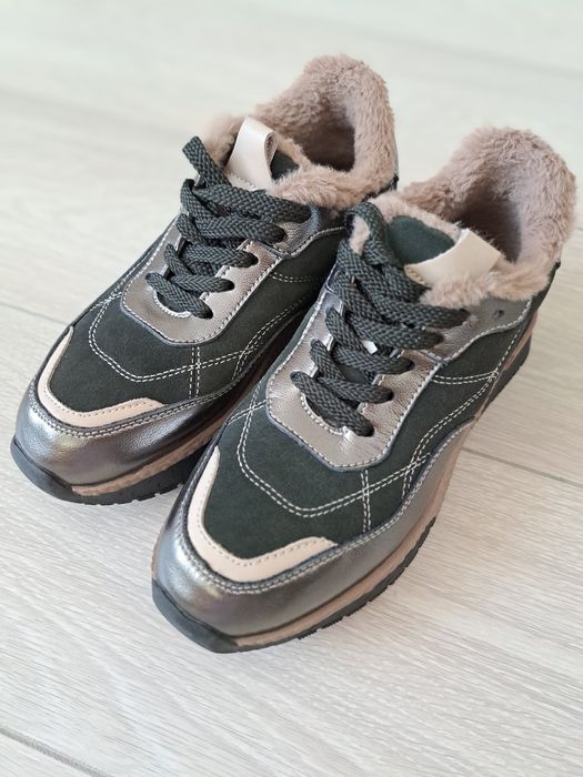 Женские зимние кроссовки