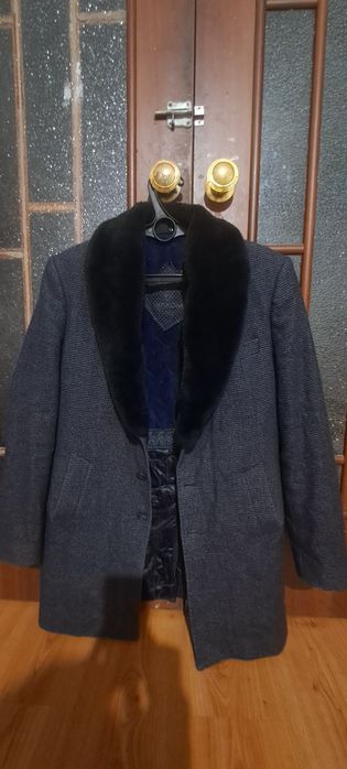 Продам пальто короткие