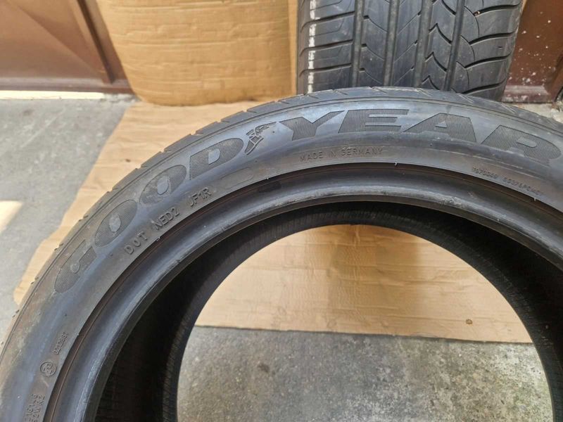 2 Goodyear R19 275/40
летни гуми Runflat 
DOT3817