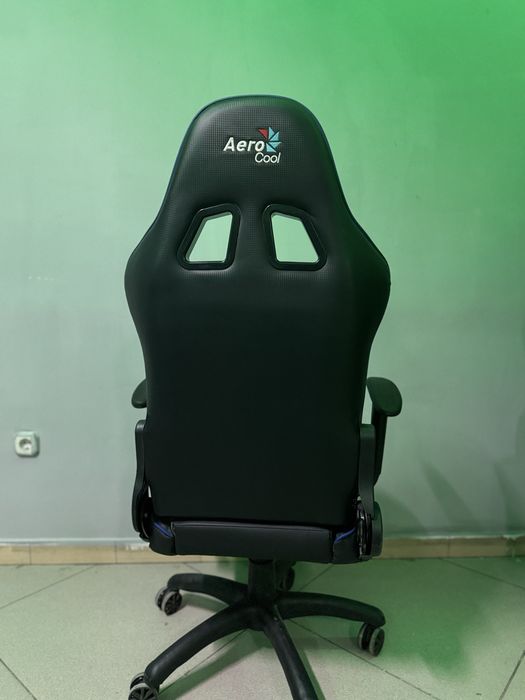 Продаю игровое кресло