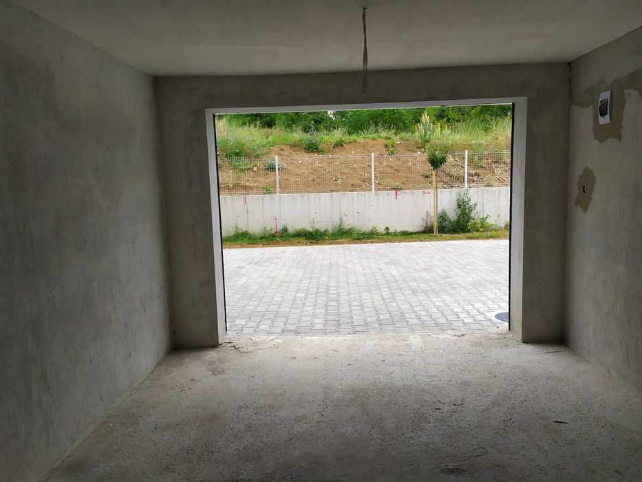 Надземен гараж в сграда