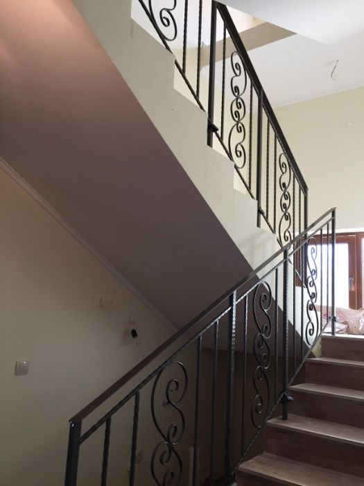 Метални конструкции - врати, решетки, парапети, огради и др.