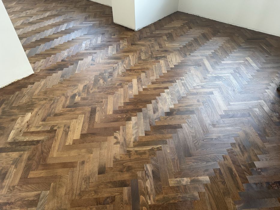 Безпрашно циклене на паркет, фугиране, омасляване или лакиране.