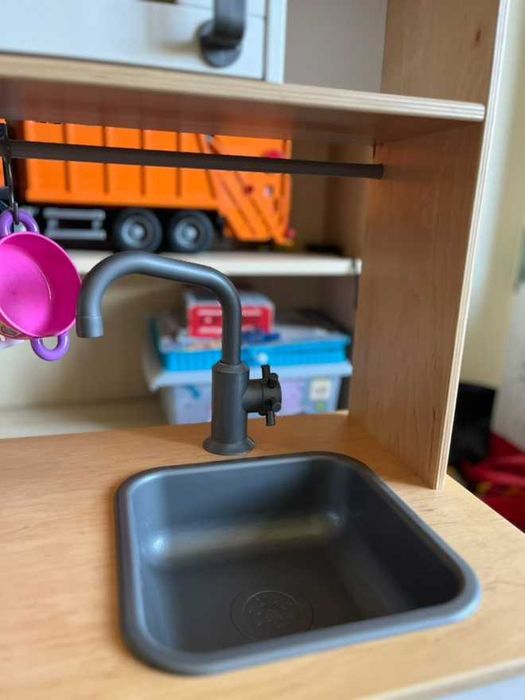 Продавам детска кухня IKEA DUKTIG