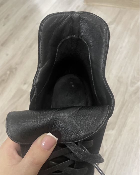 Черные сапоги на каблуке