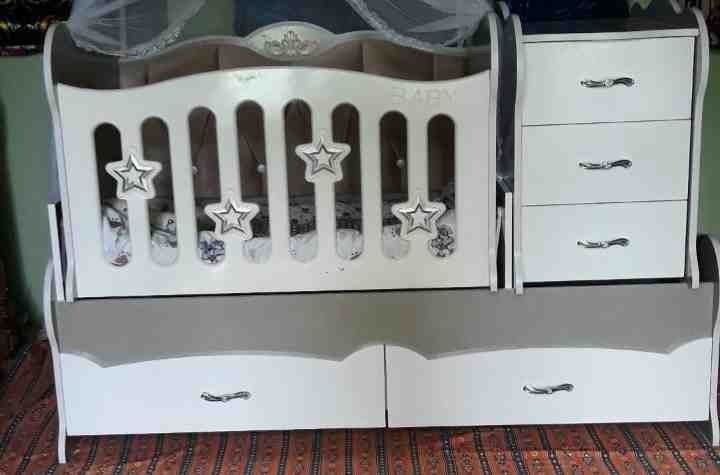 Detskiy mebel sotiladi shkafi tumbasi krovati bor