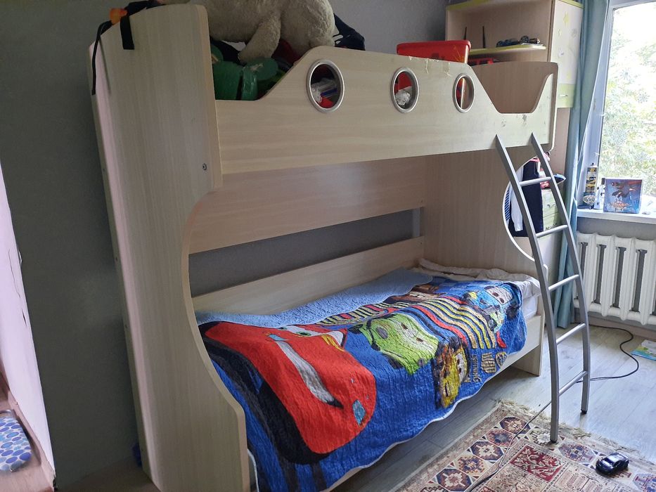 Продам двухъярусную кровать