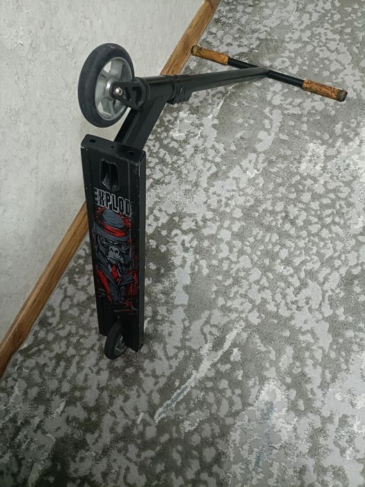 Продаю самокат Б/У