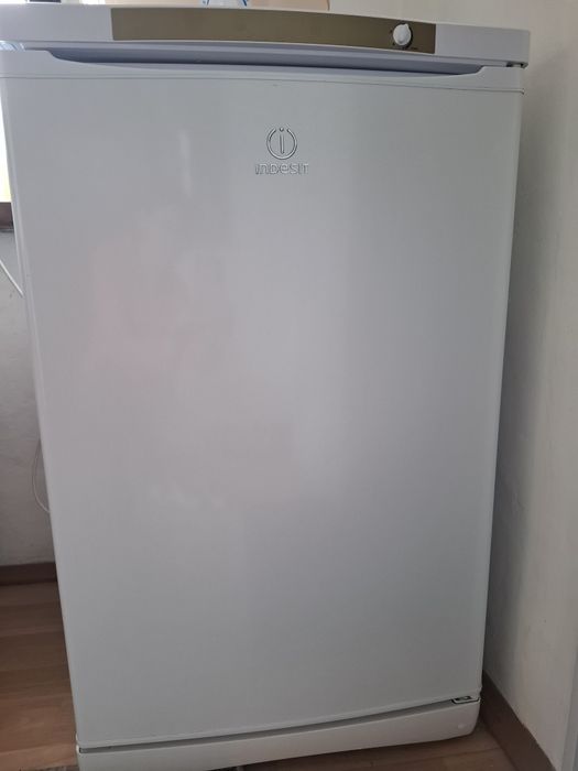 Продам морозиную камеру Indesit