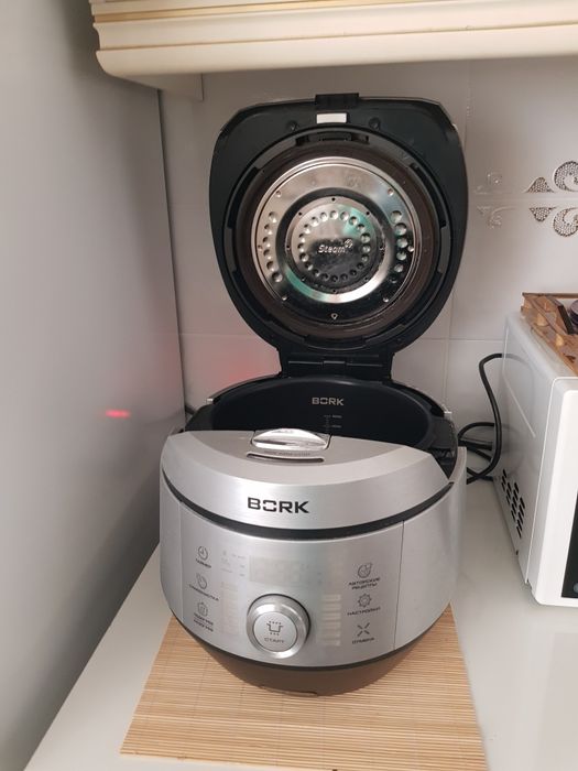 Срочно продам Мультиварку BORK U800