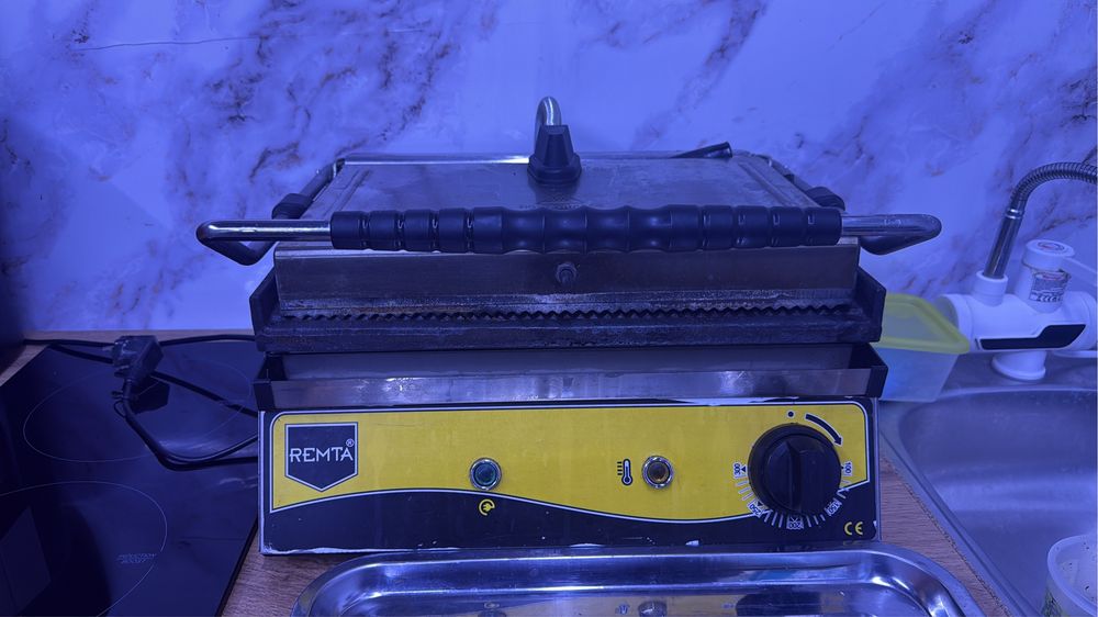 Контактный гриль REMTA профессиональный