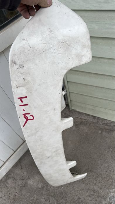 Продам спойлер .