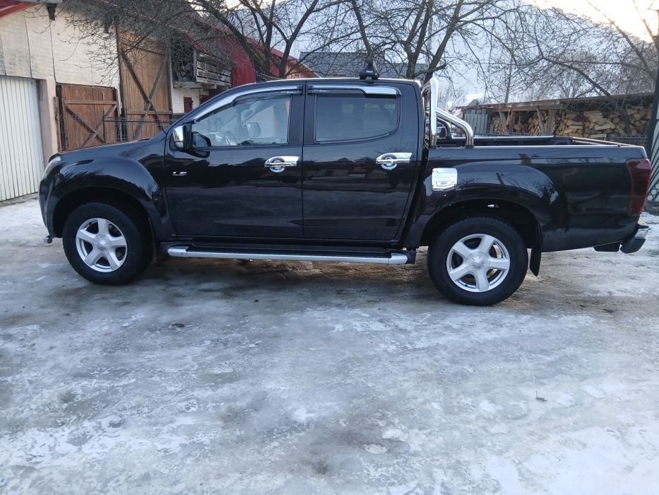 Isuzu d Max nu Hilux sau ranger 131mi km