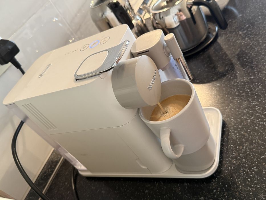 Кофемашина Nespresso Lattissima One Evo