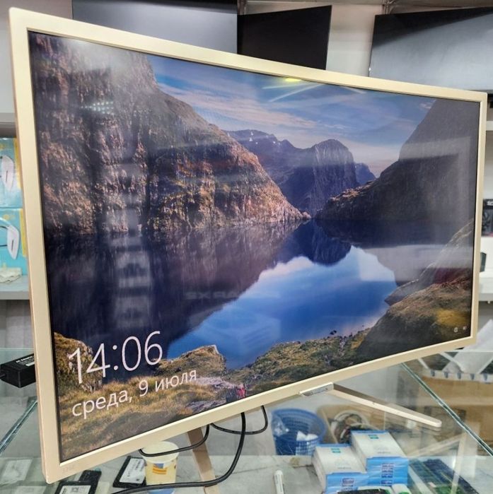 Monitor 32dyum ekran  zor.ishlaydi 10 bor