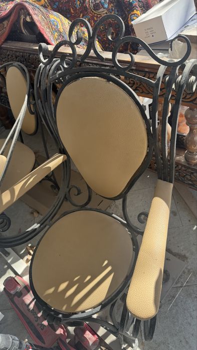 Стул. 3 стуля чугунные очень качественные для сада