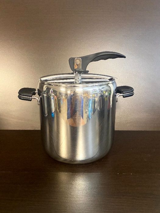 AETERNUM ITALY / Италия качествена тенджера под налягане 7 литра