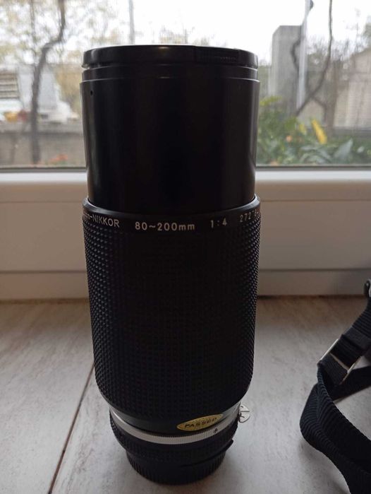 Фотоапарат nikon fe2 и обектив NIKKOR 80-200mm
