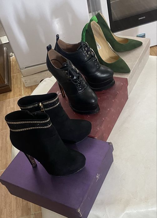 Пррдаю женские сапоги, туфли