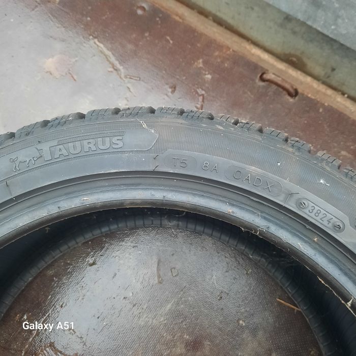225 45 R17 94V Taurus