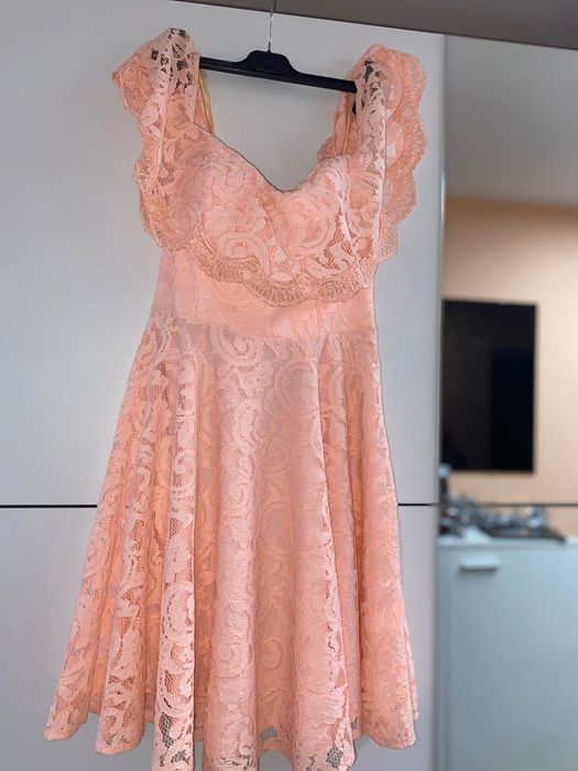 Рокля прасковен цвят