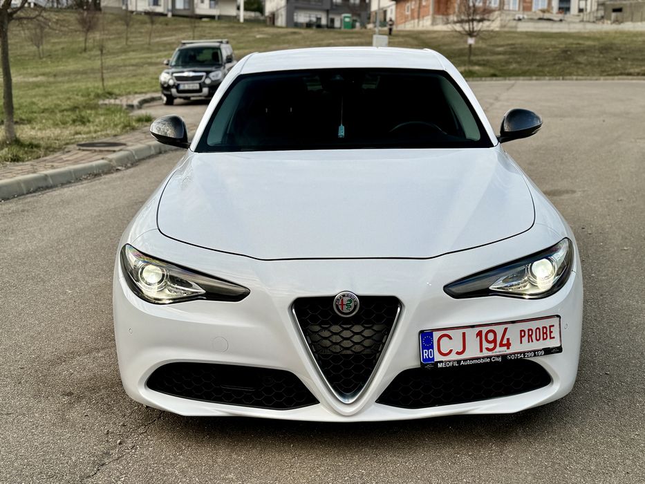 Alfa Romeo Giulia 2.2 Diesel 180 Cp Distronic Line Assist Bi-Xenon