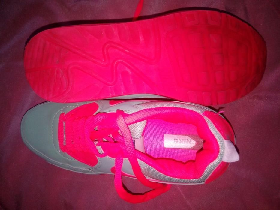 Оригинални дамски маратонки "Nike Air Max"