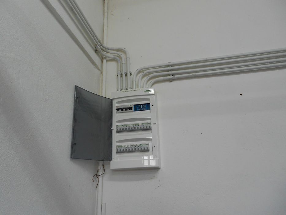 Amenajări interioare și exterioare apartamente și spații comerciale