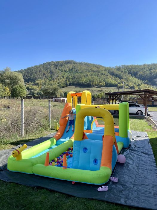 De închiriat tobogane gonflabile