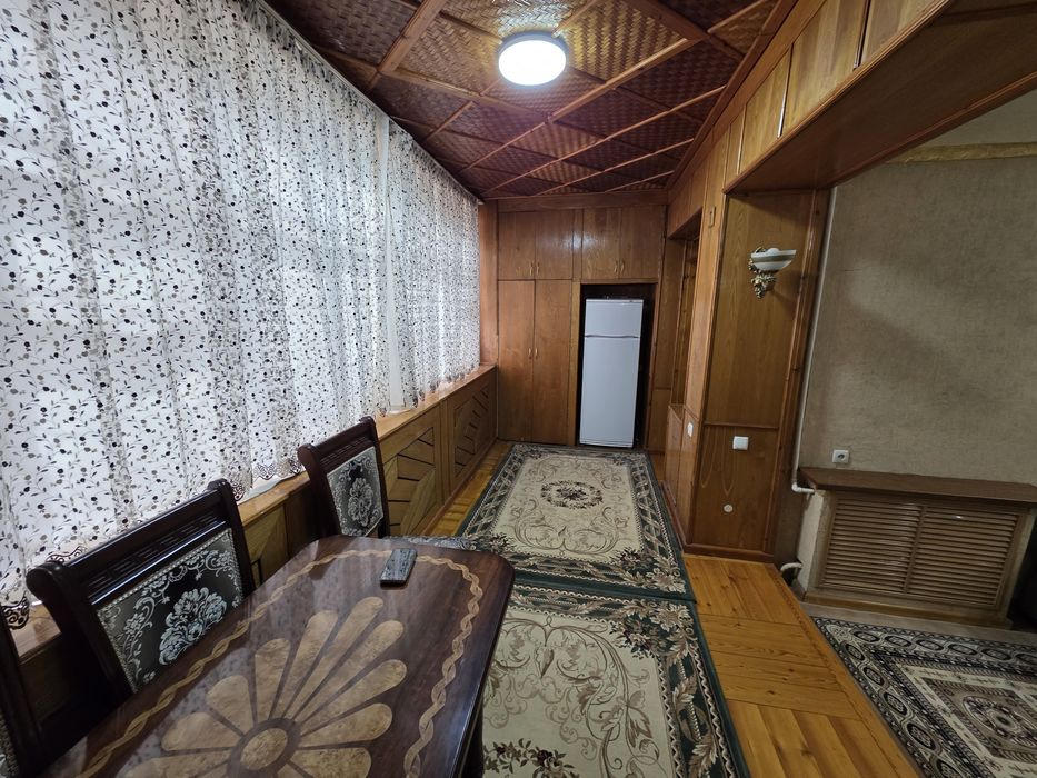 Сдаётся квартира с 2 дворами в Юнусабадском районе (Ц-6), напротив пож