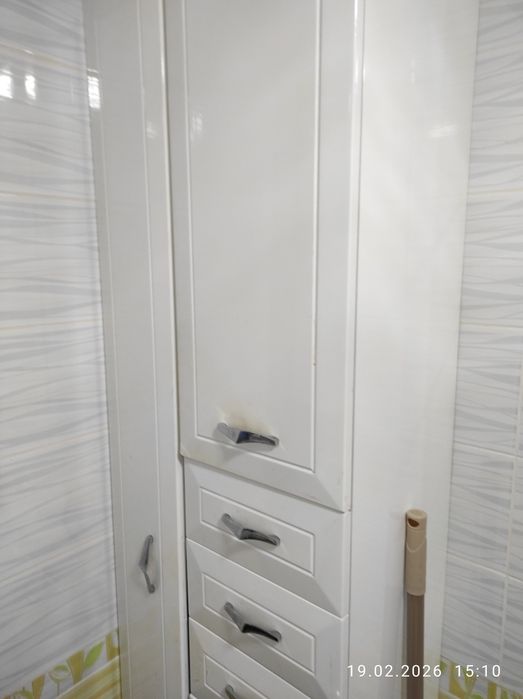 Шкаф пенал для ванной комнаты