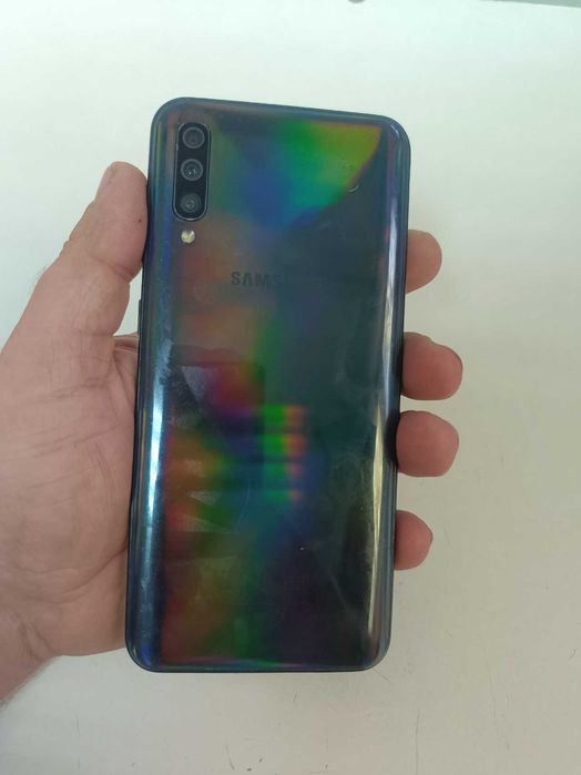 Продам смартфон Samsung A50 с NFC полностью рабочий