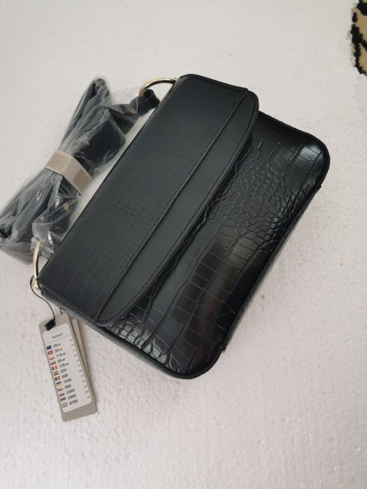 Чанта черна чанта