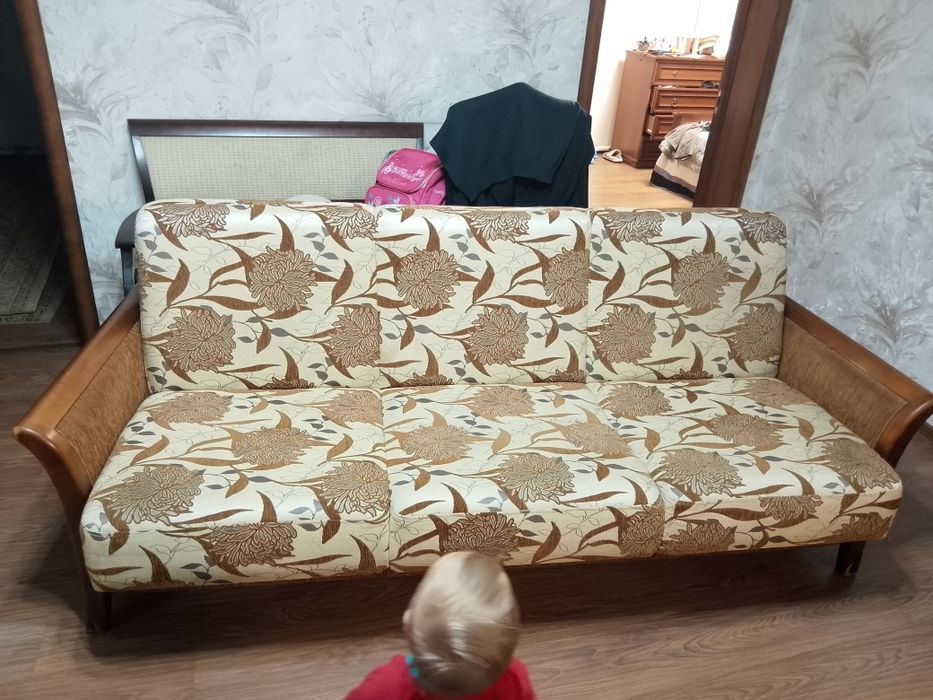 Продам диван с креслом