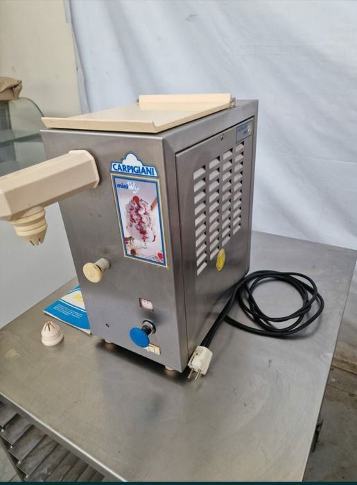 Италианска машина за разбиване на сметана Carpigiani