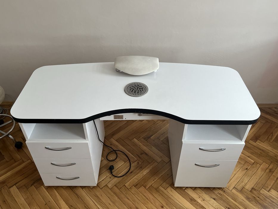 Бюро за маникюрист/ка БЕЗ ПРАХОЛОВИТЕЛ