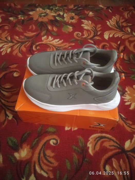 Кроссовка новый не ношаный