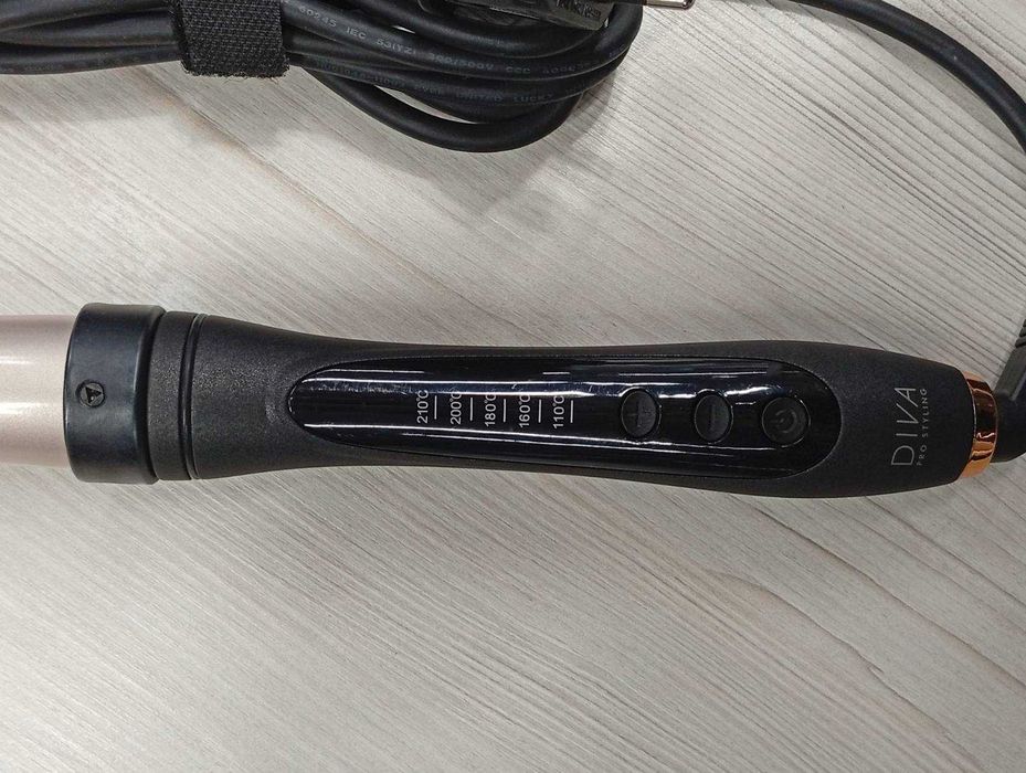 Маша Diva Pro Styling PRO303, (19-32 мм) с керамичен цилиндър.