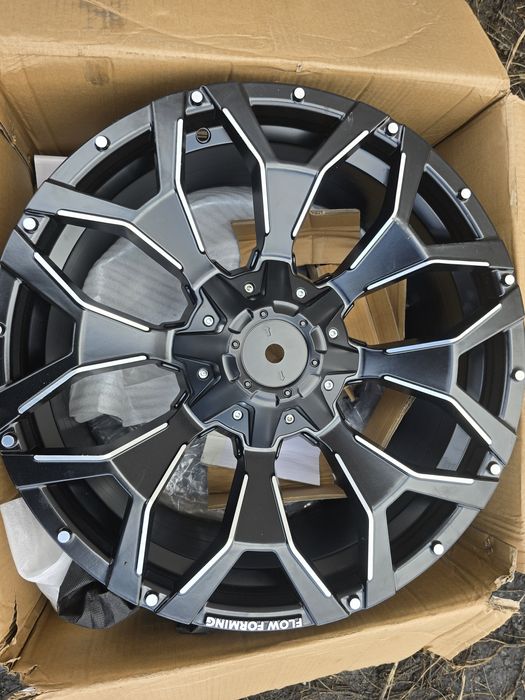 Диски r20 новые и резина к ним .разболтовка универсальная.