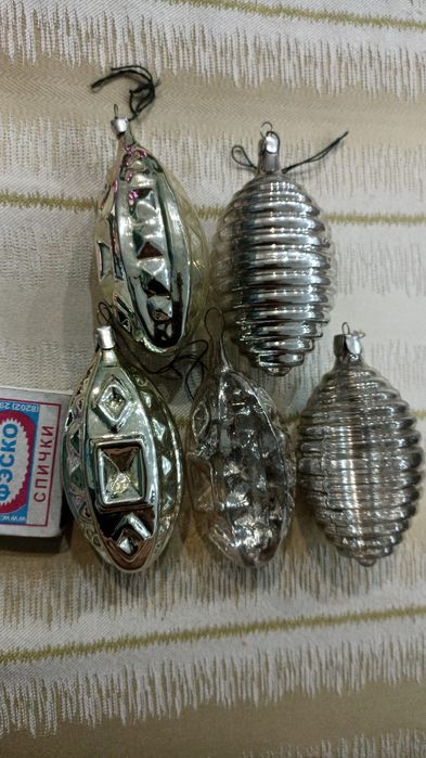 Шишки ёлочные,Отростки декабриста