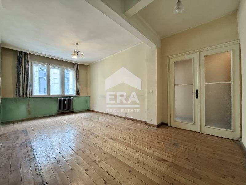 Апартамент за продажба до ул. Московска и катедрала „Свети Александър