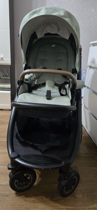 Продам коляску Joie