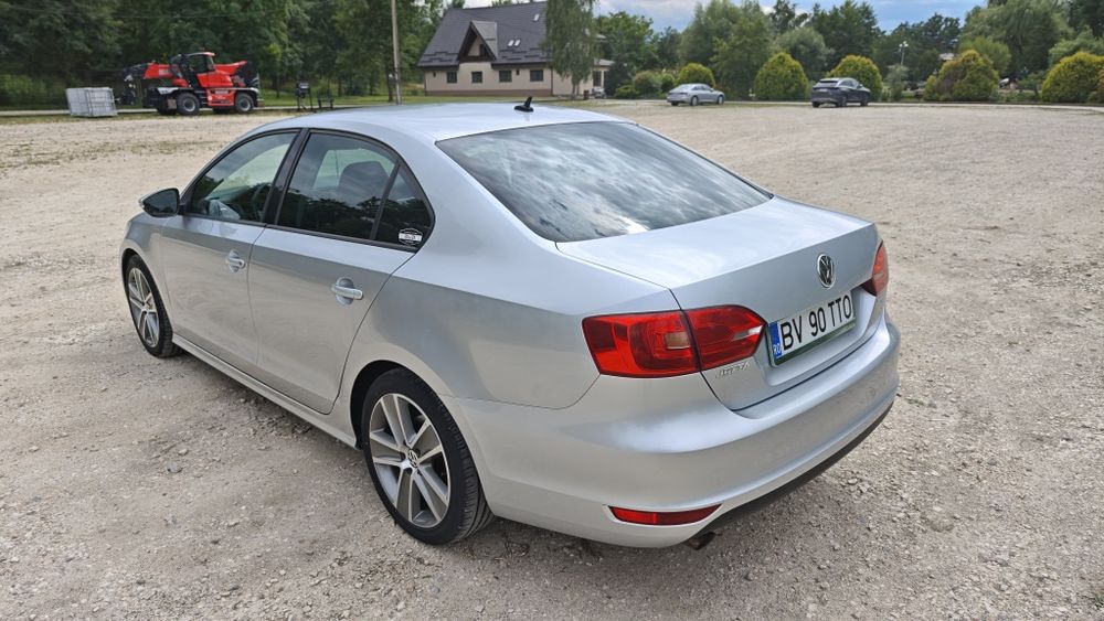 VOLKSWAGEN Jetta 2011 — imagine 3