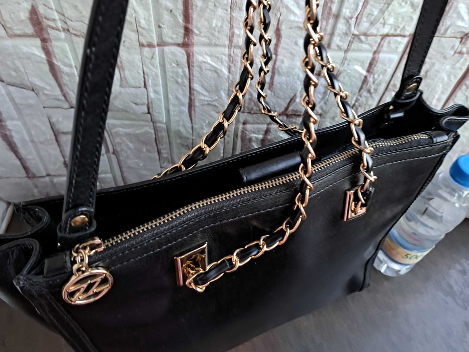 дамска чанта Arezzo черна кожена-естествена кожа