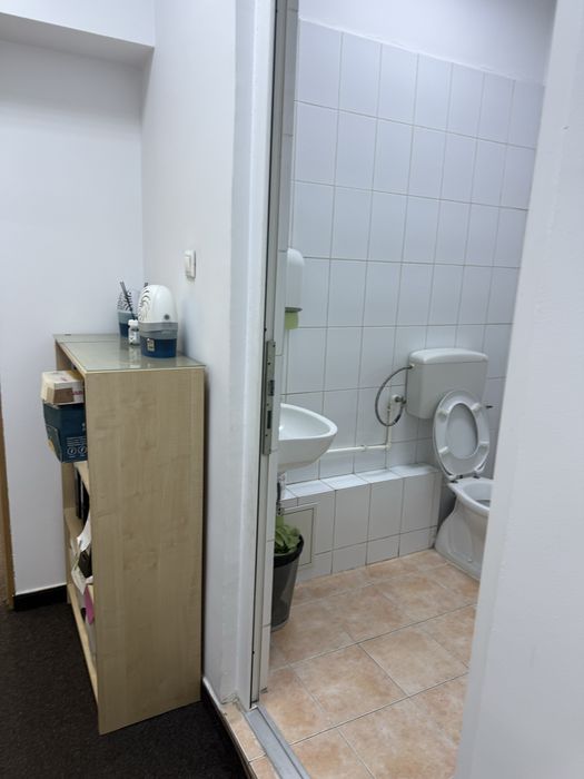 Proprietar, inchiriez birou in incinta unui spatiu comercial,  la parter de bloc Bd Octavian Goga, nr 6, sector 3 Bucuresti