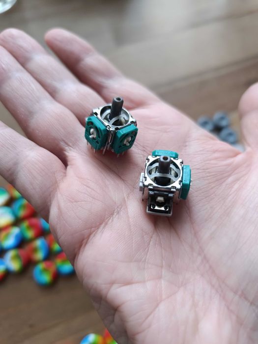 Accesorii Xbox – cabluri, adaptoare, gripuri, butoane