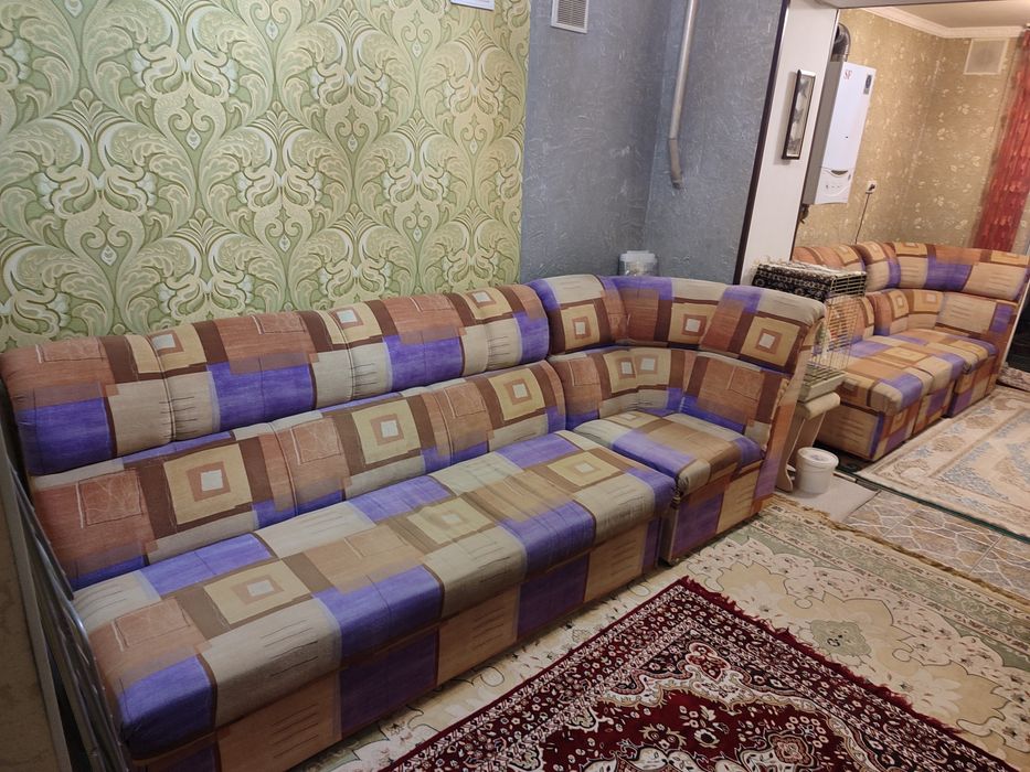 Диван гостинный в комплекте