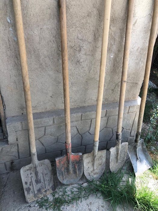 Лопата          .