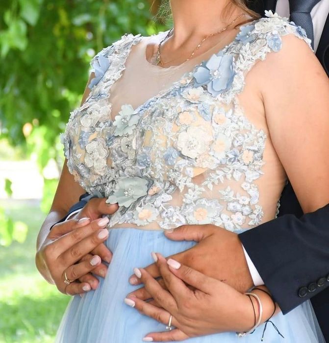 Rochie făcută la comandă purtată câteva ore